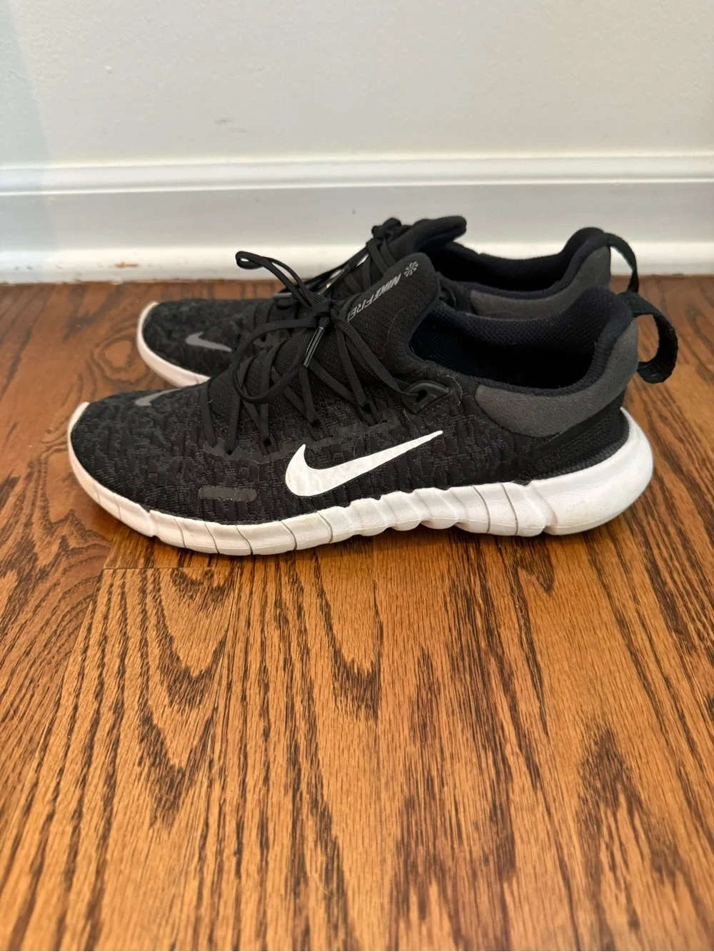 Nike Free Run 5.0 Womens Black Low Top Lace Up Outdoor Road Running Sneaker 7.5 - Picture 3 of 7